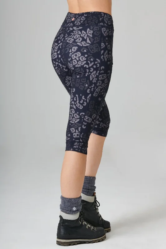 The Recycled Outdoor Capri Leggings - Navy Wild Print